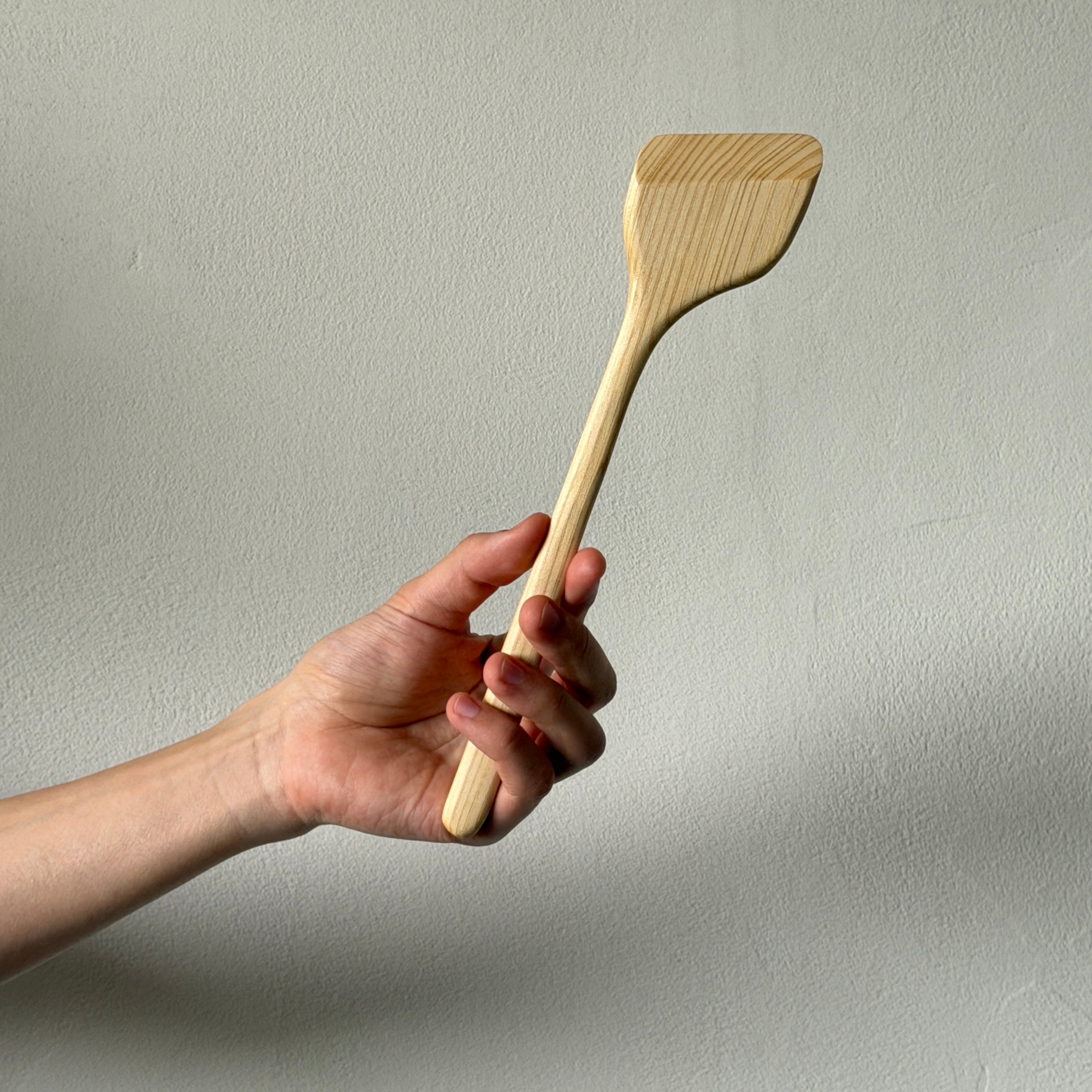 HELPFUL ITEMS Spatula