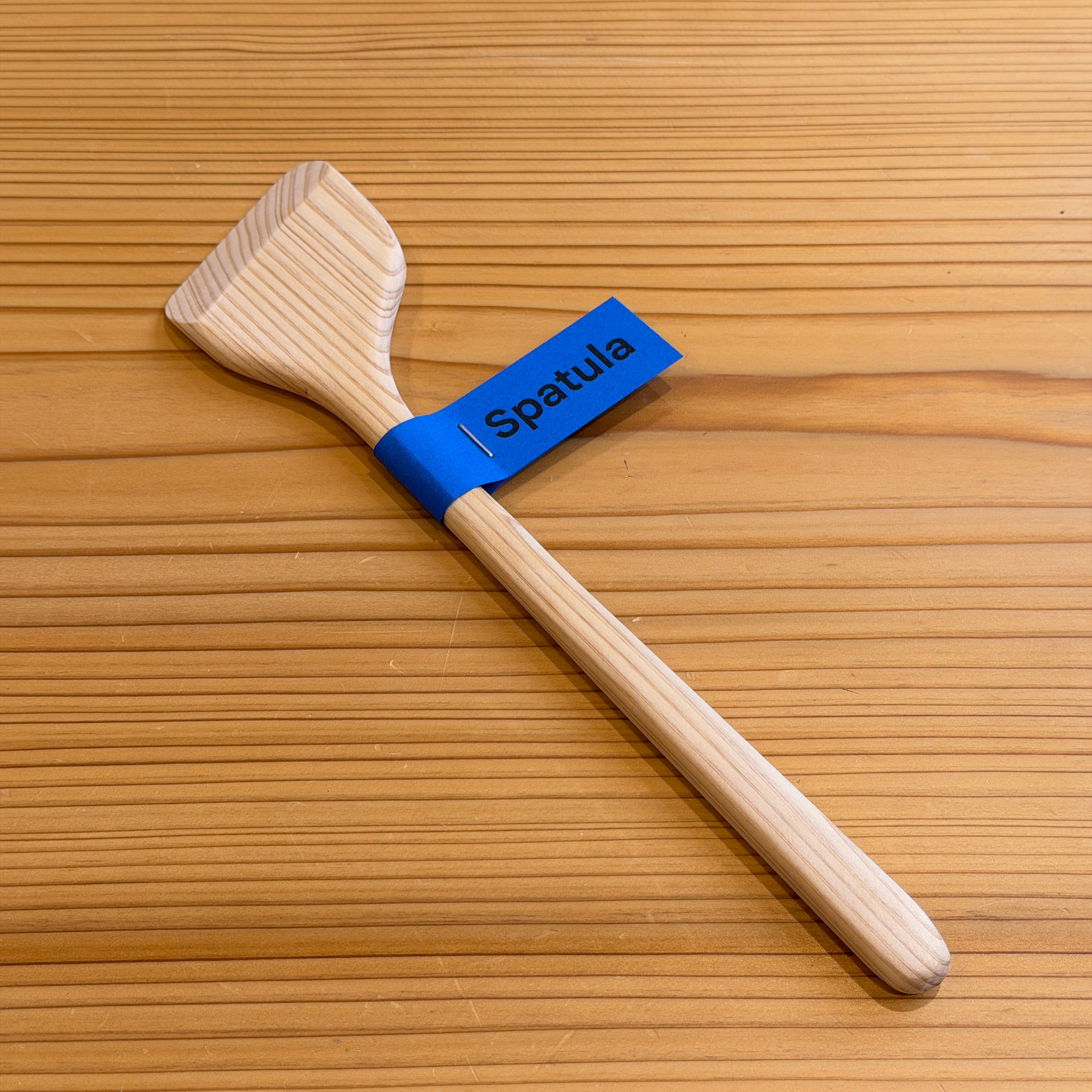 HELPFUL ITEMS Spatula